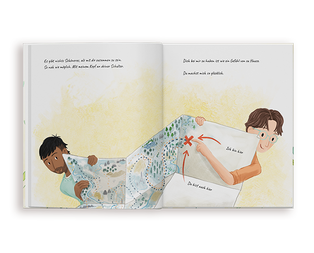 Ein aufgeschlagenes personalisiertes Buch für Paare mit romantischen Illustrationen einer Café-Szene und eines Fotoautomaten-Streifens mit Text.