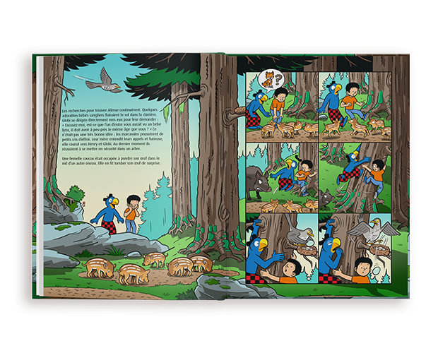 Un livre personnalisé pour enfants ouvert montrant des cases de style bande dessinée avec des personnages se cachant et se cherchant dans une forêt dense.